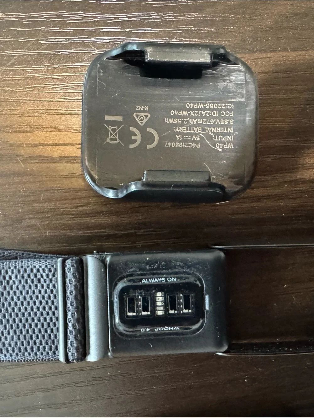 WHOOP 4.0 Tracker Bundle - 5 Straps (1 Brand New), Battery Pack & Gift Box